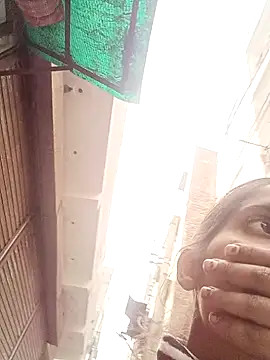 Snapshot of Saloni-Gupta chatting on December 2025 09:58:01 AM Saloni-Gupta online show from December 2025 09:58:01 AM