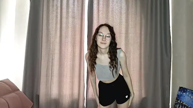 Snapshot of BritniMaddocks chatting on September 2025 08:19:01 AM BritniMaddocks online show from September 2025 08:19:01 AM