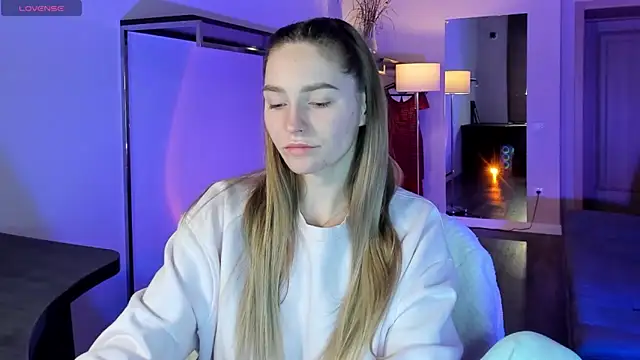 Melloudy online show from December 2025 07:03:02 AM