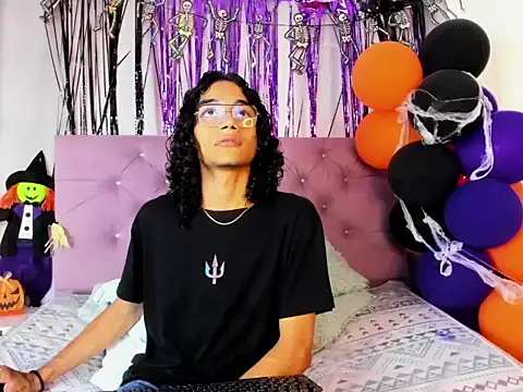 EthanBlackwoodd online show from November 2025 07:49:02 PM