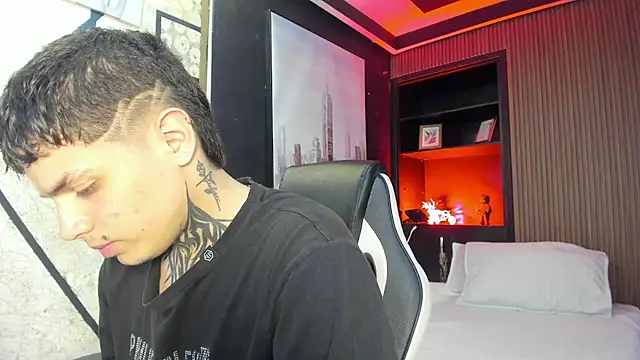 Declan-Fox online show from September 2025 03:56:01 AM