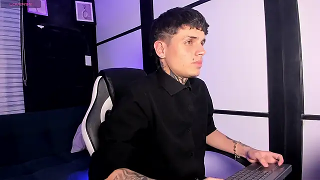 Declan-Fox online show from October 2025 08:17:01 PM