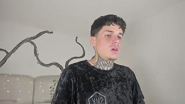 Declan-Fox online show from November 2025 05:18:01 AM