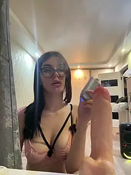 Snapshot of milka_catt chatting on October 2025 07:02:01 PM milka catt online show from October 2025 07:02:01 PM