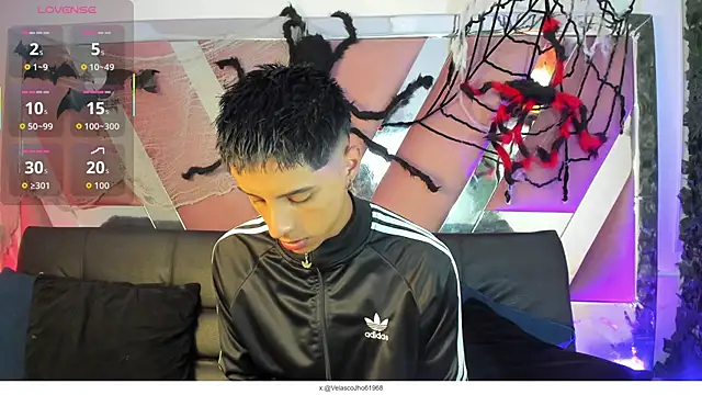 Snapshot of EstivenSallas chatting on October 2025 07:33:01 PM EstivenSallas online show from October 2025 07:33:01 PM