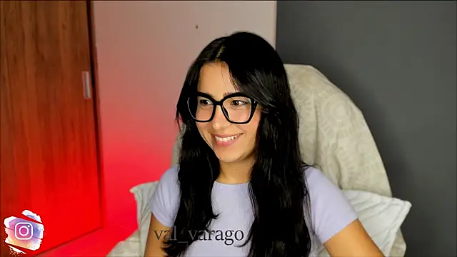 Snapshot of val_varago chatting on October 2025 12:11:02 AM val varago online show from October 2025 12:11:02 AM