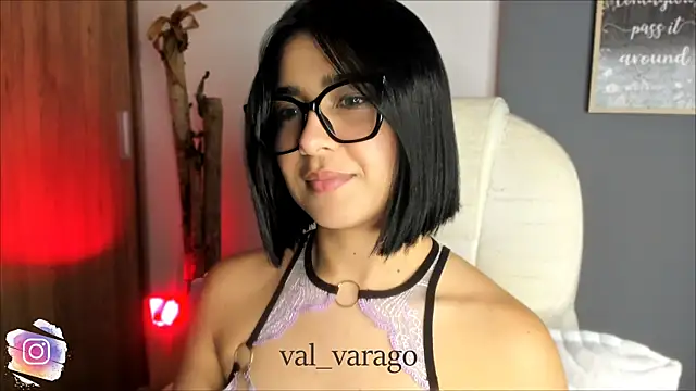 Snapshot of val_varago chatting on May 2026 01:01:01 AM val varago online show from May 2026 01:01:01 AM