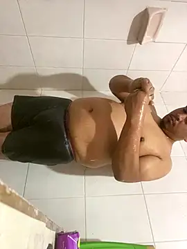 Snapshot of RangingWarranty chatting on December 2025 05:14:01 AM RangingWarranty online show from December 2025 05:14:01 AM