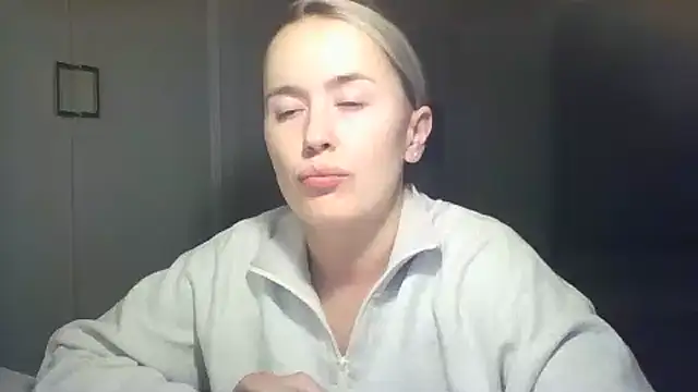 Snapshot of Frosian chatting on September 2025 08:02:01 PM Frosian online show from September 2025 08:02:01 PM