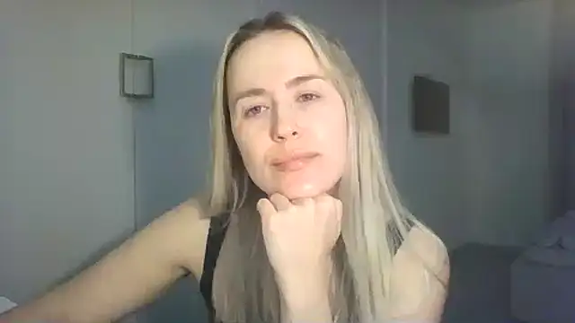 Snapshot of Frosian chatting on October 2025 09:56:01 PM Frosian online show from October 2025 09:56:01 PM