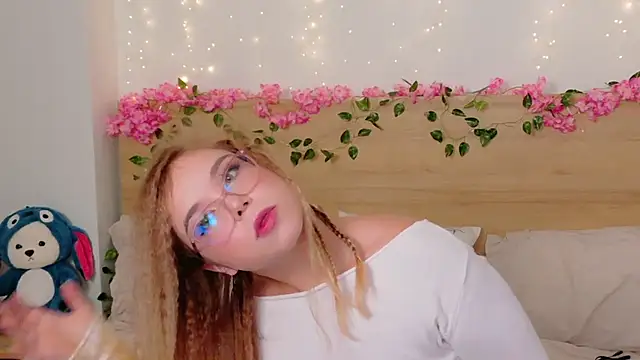 Snapshot of Lilith_Bonheur chatting on October 2025 08:31:01 PM Lilith Bonheur online show from October 2025 08:31:01 PM