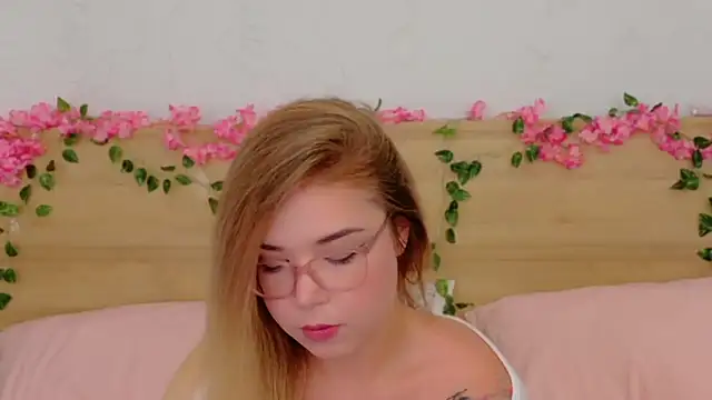 Snapshot of Lilith_Bonheur chatting on November 2025 10:09:01 PM Lilith Bonheur online show from November 2025 10:09:01 PM