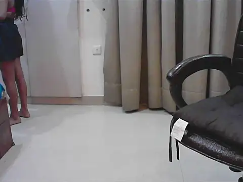 Snapshot of short_girl_ chatting on October 2025 04:30:02 PM short girl  online show from October 2025 04:30:02 PM