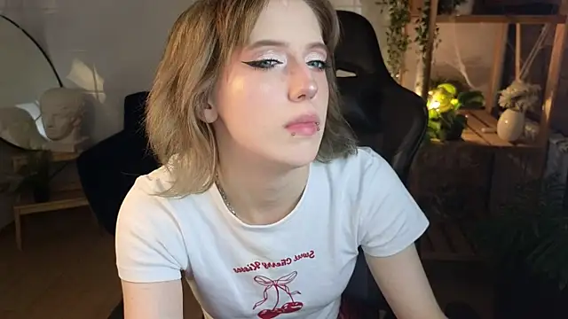 Snapshot of MorgyAsuna_ chatting on November 2025 01:33:02 PM MorgyAsuna online show from November 2025 01:33:02 PM