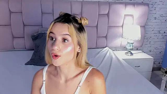 ChloeLaurentt online show from October 2025 04:37:01 AM