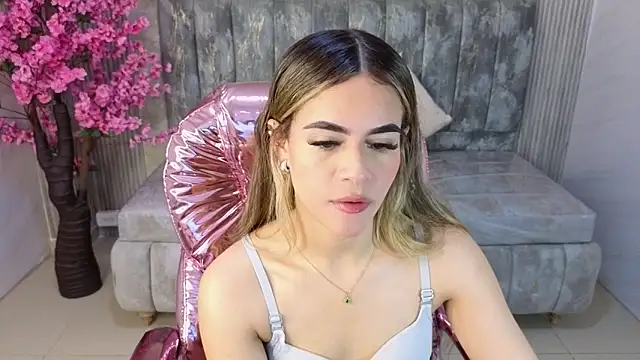 lilith4 s online show from November 2025 08:19:02 PM