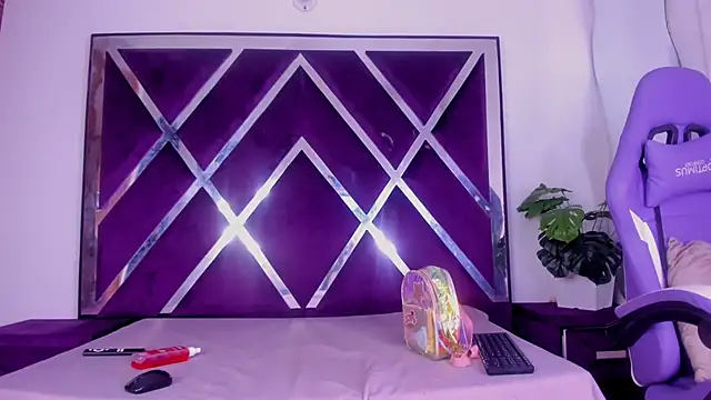 angelkyraasm online show from February 2026 12:37:01 PM