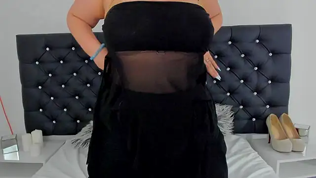 Snapshot of LunaWetPussy chatting on May 2026 04:03:01 PM LunaWetPussy online show from May 2026 04:03:01 PM