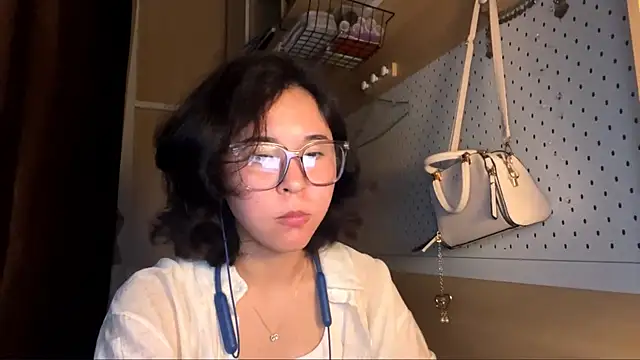 Snapshot of JennyCarpenter chatting on May 2026 10:43:02 AM JennyCarpenter online show from May 2026 10:43:02 AM
