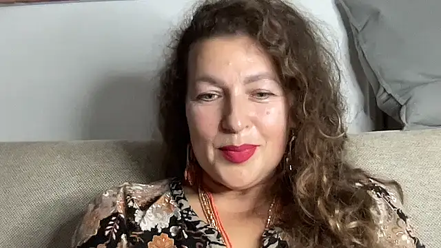 Elviora online show from October 2025 07:55:01 PM