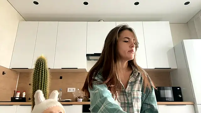 Snapshot of FavorLeila chatting on September 2025 09:10:02 AM FavorLeila online show from September 2025 09:10:02 AM