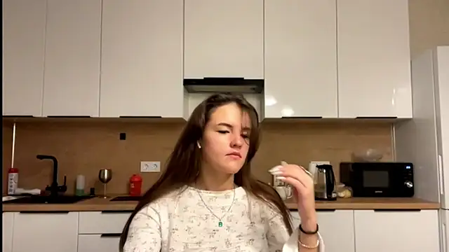 Snapshot of FavorLeila chatting on September 2025 03:17:01 PM FavorLeila online show from September 2025 03:17:01 PM