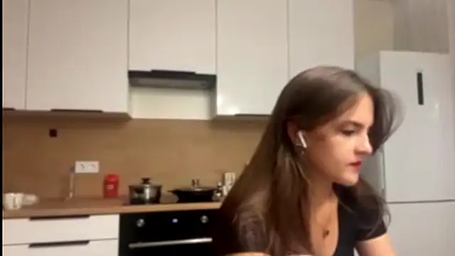 Snapshot of FavorLeila chatting on October 2025 03:30:01 PM FavorLeila online show from October 2025 03:30:01 PM