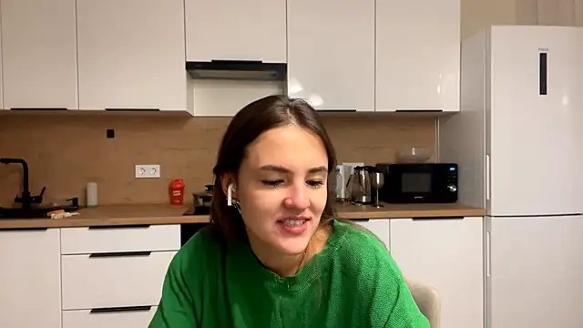 Snapshot of FavorLeila chatting on October 2025 02:04:01 PM FavorLeila online show from October 2025 02:04:01 PM