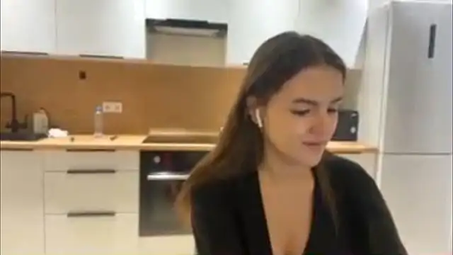 Snapshot of FavorLeila chatting on October 2025 02:10:01 PM FavorLeila online show from October 2025 02:10:01 PM