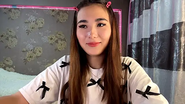 Snapshot of BahaiHeaven chatting on November 2025 11:20:01 AM BahaiHeaven online show from November 2025 11:20:01 AM