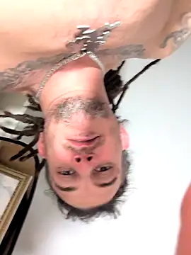 Snapshot of Clownboi17 chatting on November 2025 01:37:01 AM Clownboi17 online show from November 2025 01:37:01 AM