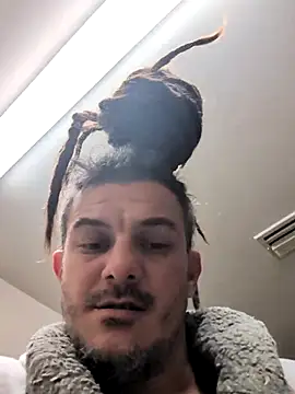 Snapshot of Clownboi17 chatting on November 2025 05:40:01 AM Clownboi17 online show from November 2025 05:40:01 AM