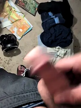 Snapshot of Clownboi17 chatting on November 2025 08:02:01 AM Clownboi17 online show from November 2025 08:02:01 AM