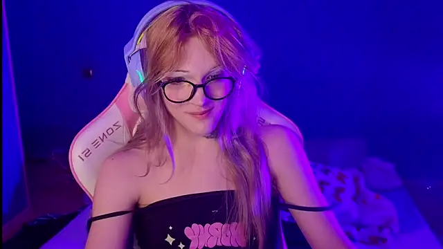 Snapshot of bekvafluttershy chatting on December 2025 04:01:02 PM bekvafluttershy online show from December 2025 04:01:02 PM