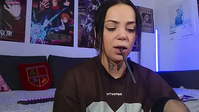 KiraQuinn1 online show from October 2025 04:11:01 PM