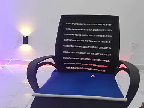 Snapshot of _Ameera_ chatting on October 2025 05:33:02 AM Ameera online show from October 2025 05:33:02 AM