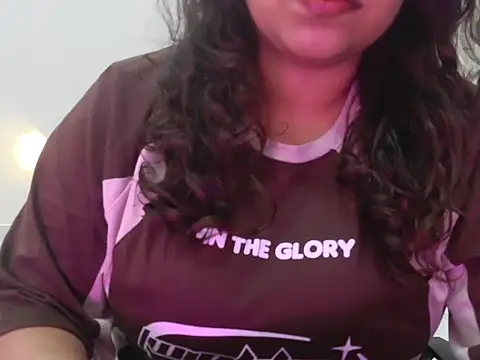 Snapshot of _Ameera_ chatting on November 2025 03:02:01 PM Ameera online show from November 2025 03:02:01 PM