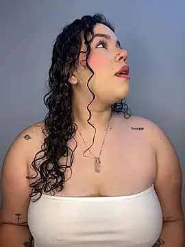 Snapshot of krisstenSantos chatting on November 2025 12:05:02 PM krisstenSantos online show from November 2025 12:05:02 PM