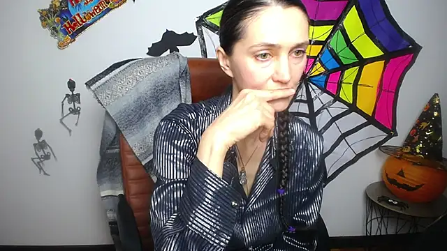 TayaFinch online show from October 2025 02:40:01 PM