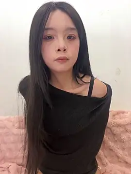 qiqi x online show from December 2025 02:12:02 PM