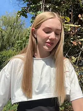 MilaMoone online show from September 2025 10:30:02 AM