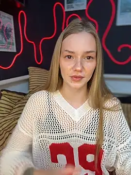 Snapshot of MilaMoone chatting on May 2026 12:01:02 PM MilaMoone online show from May 2026 12:01:02 PM