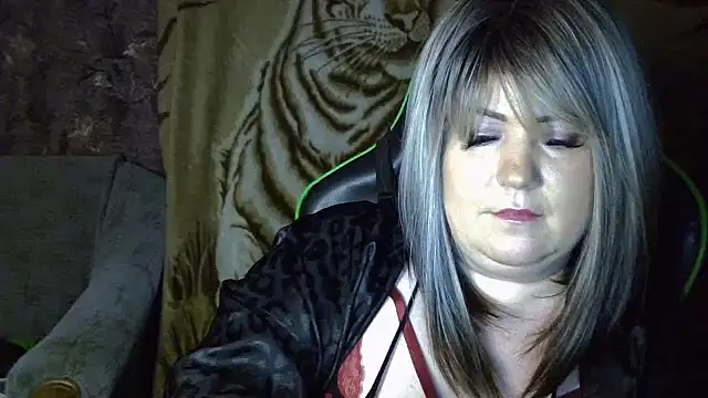 YuliiaSan online show from October 2025 04:42:01 PM