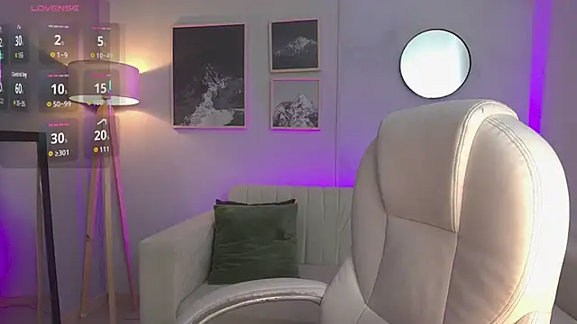 Tiffany Low online show from October 2025 01:54:02 PM