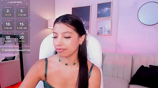 Tiffany Low online show from December 2025 01:27:01 PM