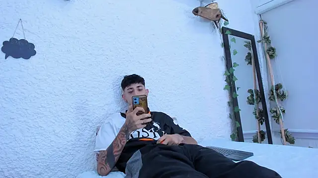 Snapshot of j_martony chatting on December 2025 04:40:01 AM j martony online show from December 2025 04:40:01 AM