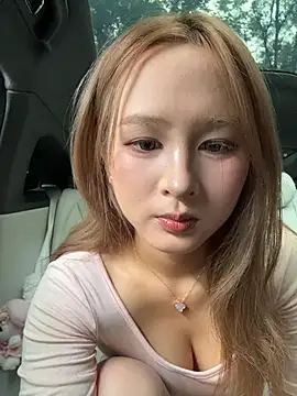 Snapshot of yuki_june chatting on June 2026 07:28:01 AM yuki june online show from June 2026 07:28:01 AM