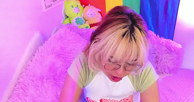 NekoWaifu online show from November 2025 01:33:02 PM