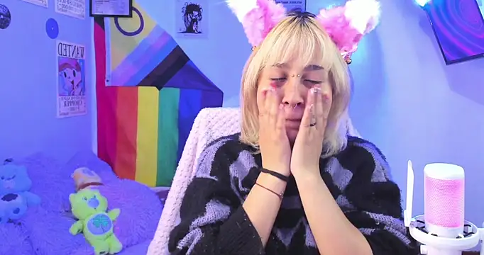 NekoWaifu online show from November 2025 09:35:01 PM