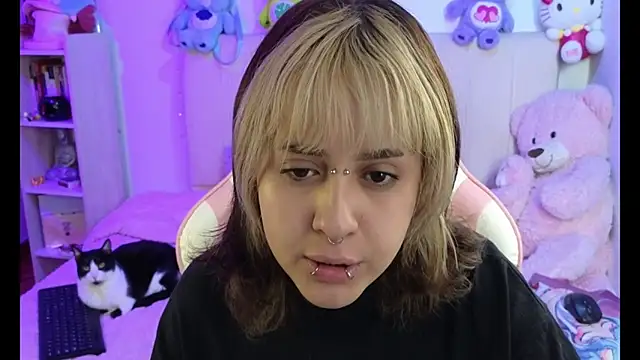 NekoWaifu online show from April 2026 01:00:02 PM